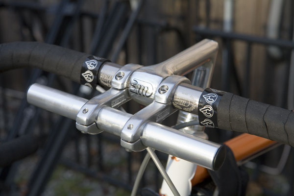 bicycle mounting bracket
